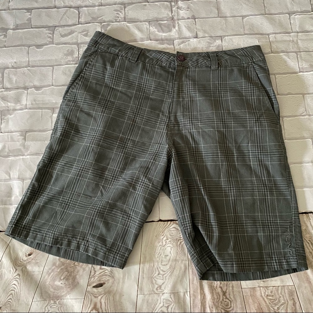 O’Neill Men’s grey plaid zip shorts size 32